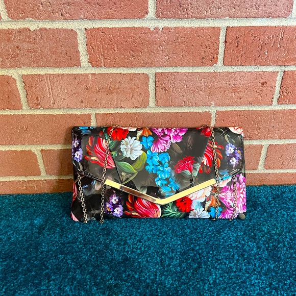 Kelly & Katie Handbags - NWOT Kelly & Katie Black Floral Multicolor Envelope Bag
